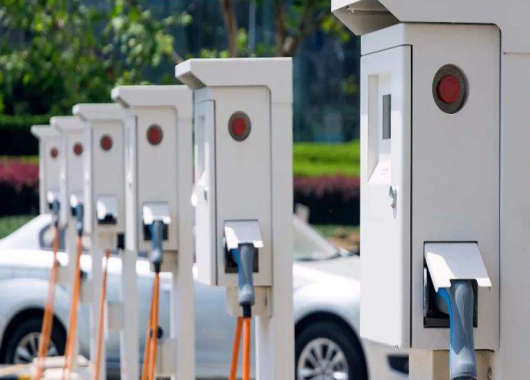 英國(guó)電動(dòng)汽車(chē)行業(yè)陷入困境，英媒：中國(guó)背鍋！